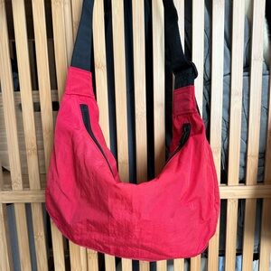 BAGGU medium crescent bag in candy apple red
